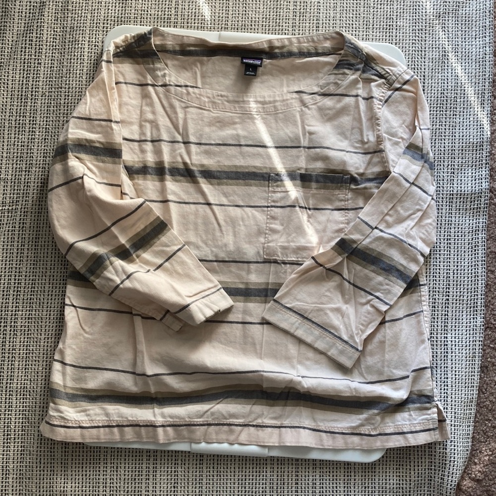 Patagonia brand Size L blouse